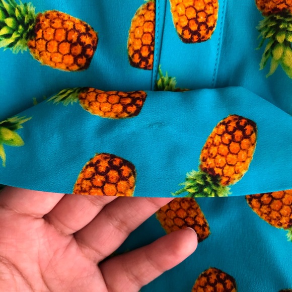 NWT Alice + Olivia Ziggy Pineapple Ruffled Blouse - Picture 5 of 6